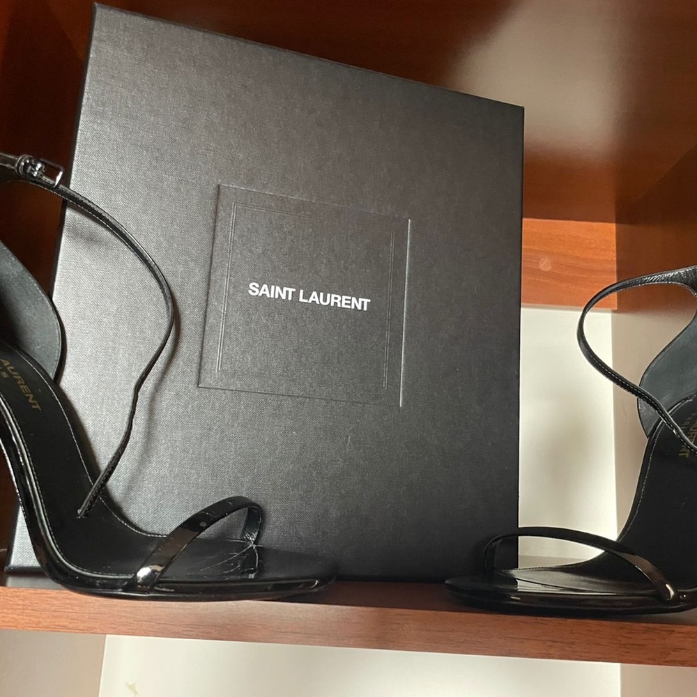 OPYUM SANDALS IN PATENT LEATHER WITH BLACK HEEL